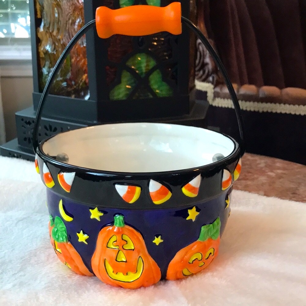 “HAPPY HALLOWEEN” Ceramic Candy Bucket - Picture 5 of 10